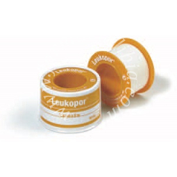 Cerotto adesivo ipoallergenico leukopor. supporto: tessuto non tessuto bianco di poliestere e viscosa adesivo poliacrilico senza resine e gomme naturali. 5x5cm mutabile